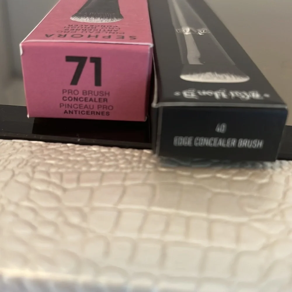 Kat von D Sephora KVD concealer brushes NEW 💎 - Picture 3 of 3